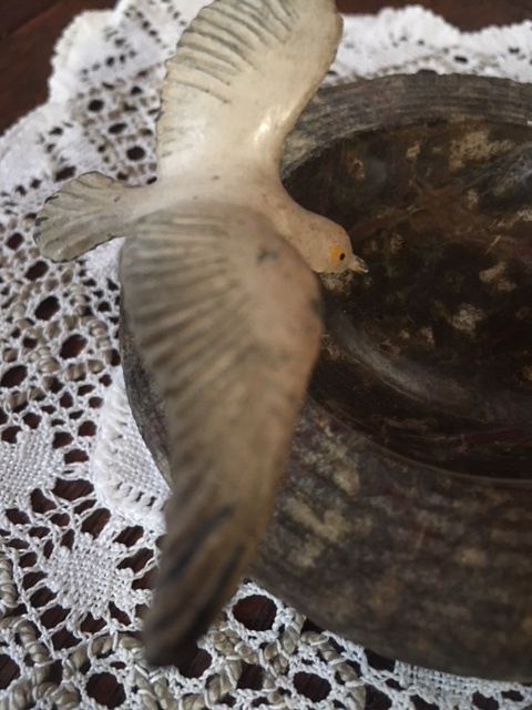 英国アンティーク鳥モチーフの石のお皿横から