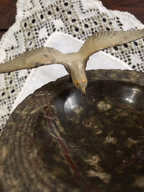 英国アンティーク鳥モチーフの石のお皿正面