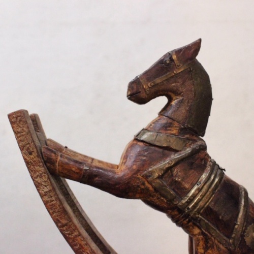 英国ヴィンテージの手彫りのロッキング木馬横顔